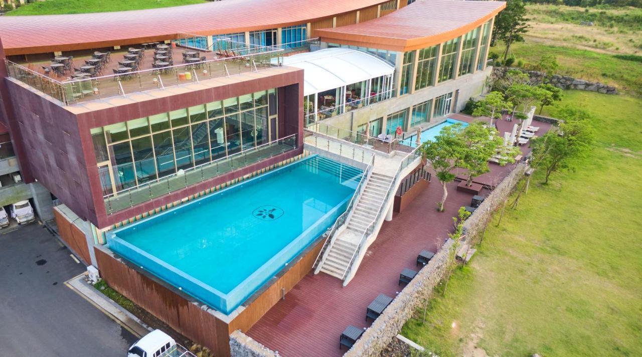 Camphortree Hotel And Resort Чеджу Екстериор снимка