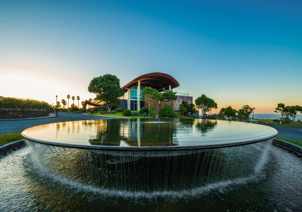 Camphortree Hotel And Resort Чеджу Екстериор снимка