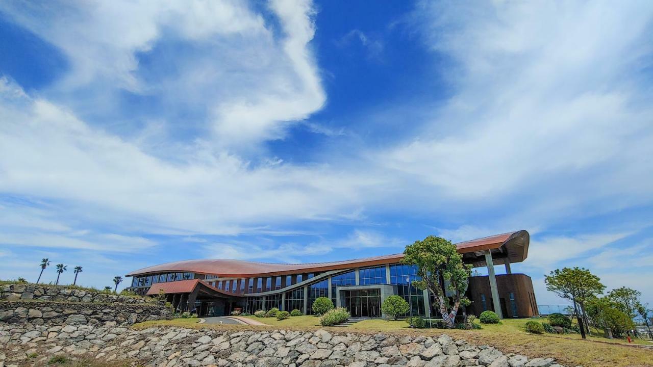 Camphortree Hotel And Resort Чеджу Екстериор снимка