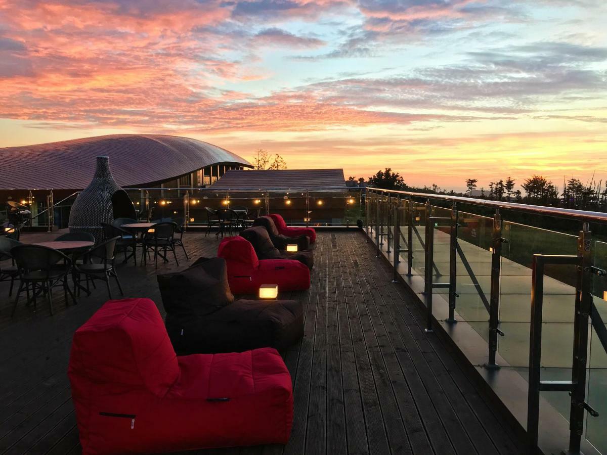 Camphortree Hotel And Resort Чеджу Екстериор снимка